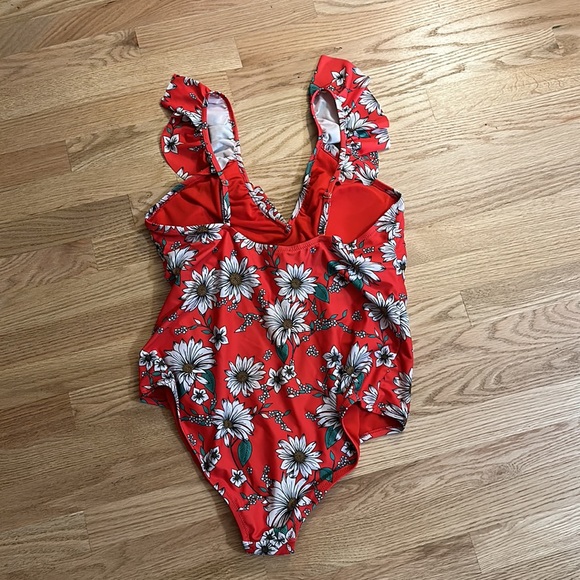 Jessica Simpson Women’s standard one piece ruffled shoulder swimsuit - Picture 5 of 6